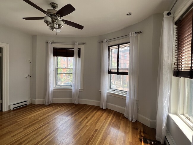 583 Massachusetts Ave, Unit 1 in Boston, MA - Building Photo - Building Photo