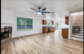 925 Blue Sky Dr in Arlington, TX - Building Photo - Building Photo