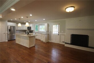 3212 Topaz Ln SW in Atlanta, GA - Building Photo - Building Photo