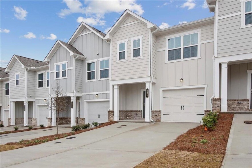 211 Cypress Ln, Unit 4 in Villa Rica, GA - Building Photo