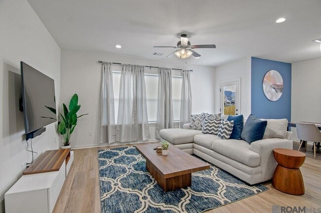 property at 5618 Cottage Lake Dr