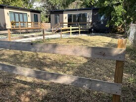 5008 N Lockwood Ridge Rd in Sarasota, FL - Building Photo