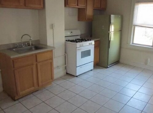 1686 N Van Buren St-Unit -Unit B in Milwaukee, WI - Building Photo