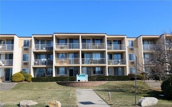 141 E Lake Blvd in Mahopac, NY - Building Photo - Building Photo