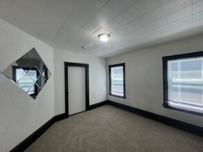 53 Hinckley St, Unit 2 in Somerville, MA - Building Photo - Building Photo