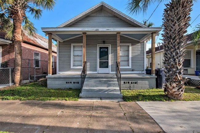 property at 2317 W Chestnut St