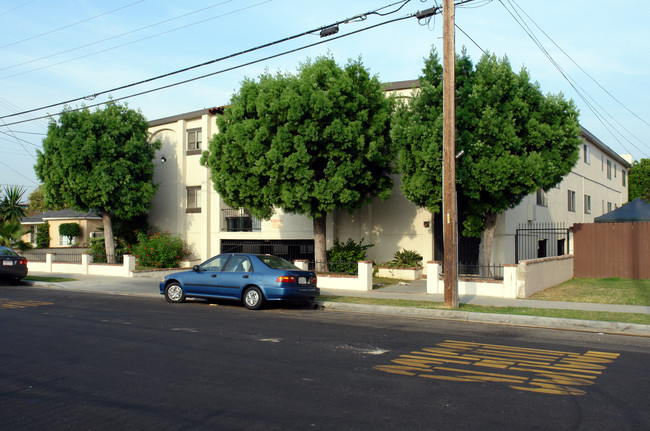 14423 Larch Ave in Hawthorne, CA - Foto de edificio - Building Photo