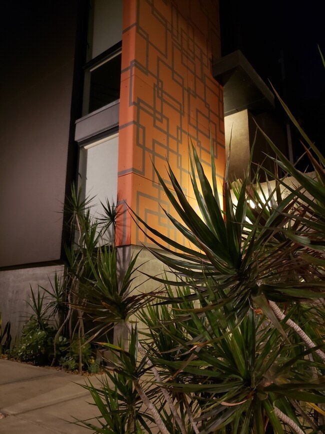 property at 424 S Venice Blvd