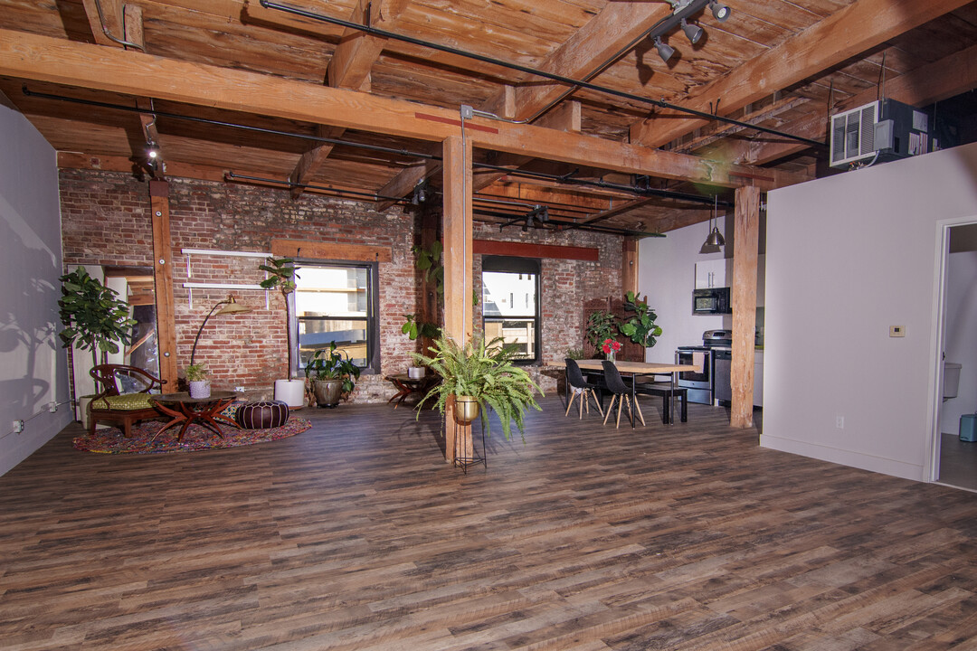 The Newberry Lofts / Artist Loft Apartments in Los Angeles, CA - Foto de edificio