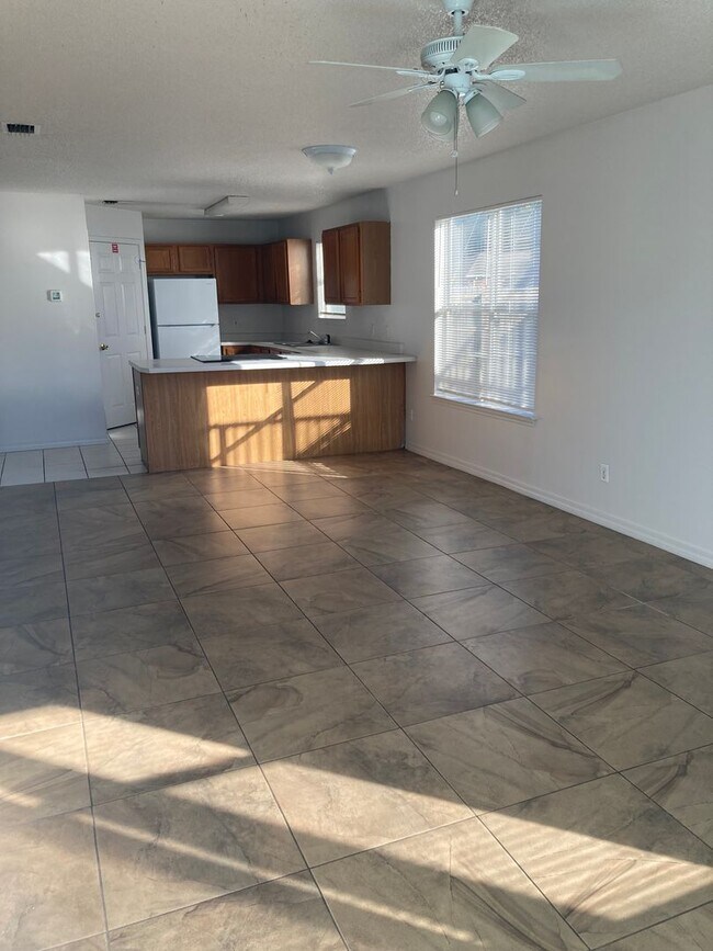 561 Florosa Ct in Mary Esther, FL - Building Photo - Building Photo