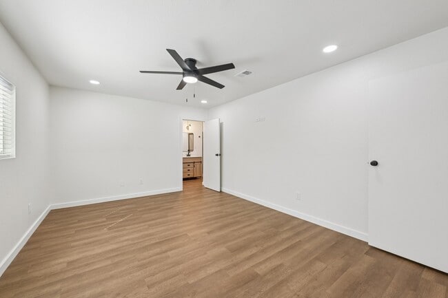 property at 14 Fiddleleaf Ct