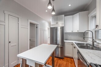 2732 N Monticello Ave, Unit 1 in Chicago, IL - Building Photo - Building Photo