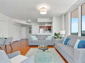 2889 McFarlane Rd in Miami, FL - Building Photo