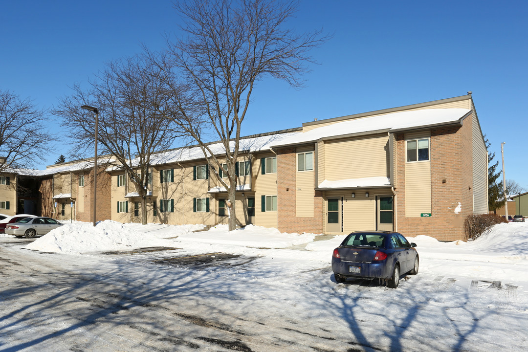 Elmwood Park Apartments in Lansing, MI - Building Photo