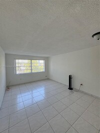 1225 NE 124th St in North Miami, FL - Foto de edificio - Building Photo