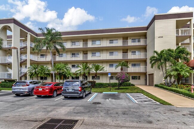 4735 Lucerne Lakes Blvd in Greenacres, FL - Foto de edificio - Building Photo