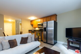 10982 Roebling Ave, Unit 339 in Los Angeles, CA - Building Photo - Building Photo