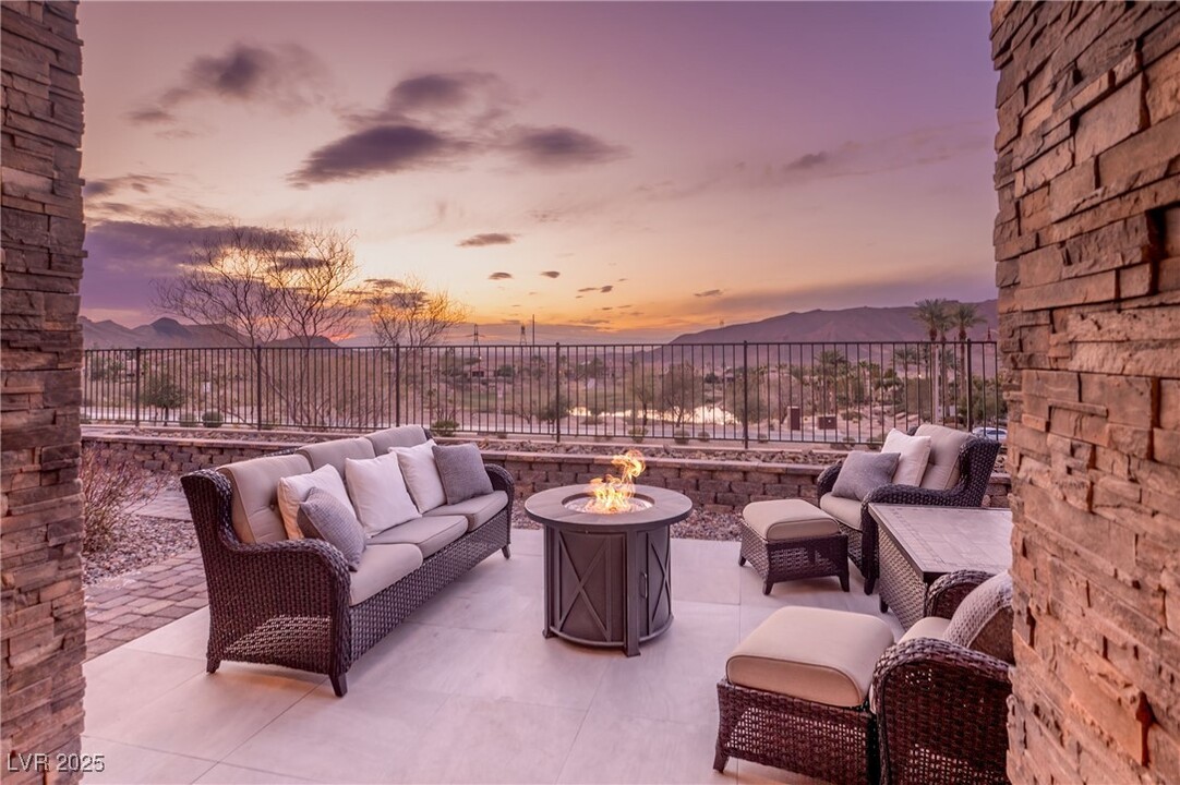 9 Porto Malaga St in Henderson, NV - Building Photo