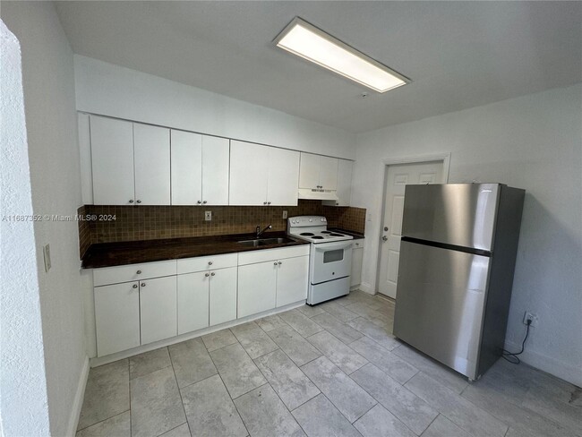 1429 NE 118th Terrace-Unit -1 in Miami, FL - Building Photo - Building Photo