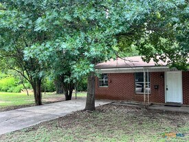 459 Lindsey St in San Marcos, TX - Building Photo