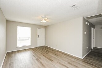 716 Admiralty Way in Fort Worth, TX - Building Photo - Building Photo