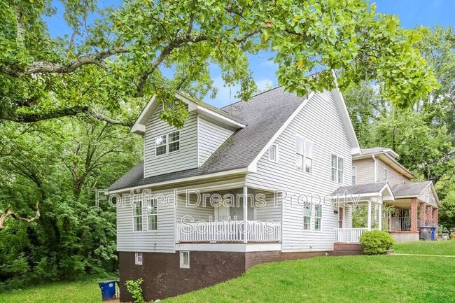 2218 Greenway Ave NW in Winston-Salem, NC - Building Photo - Building Photo