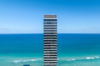 2000 S Ocean Blvd in Hallandale Beach, FL - Building Photo - Building Photo