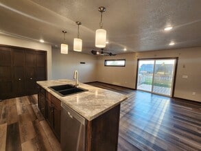 4223 Knob Hill Ct in Sioux Falls, SD - Foto de edificio - Building Photo