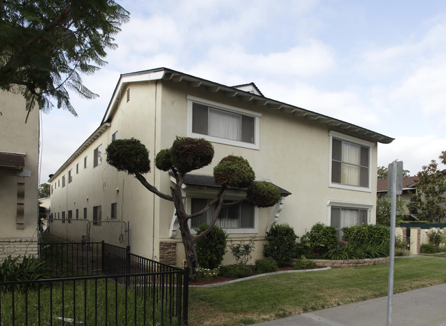 2306 E Commonwealth Ave in Fullerton, CA - Building Photo - Building Photo