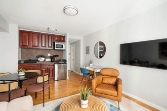 238 W 73rd St in New York, NY - Building Photo - Building Photo