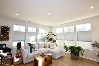 2445 Ownby Ln in Richmond, VA - Building Photo - Building Photo