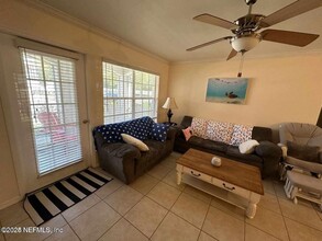 3591 Kernan Blvd S in Jacksonville, FL - Foto de edificio - Building Photo