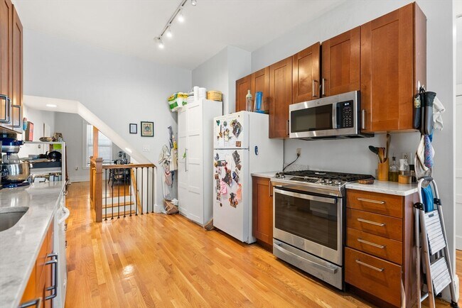 58 Dorset St, Unit 58 in Boston, MA - Foto de edificio - Building Photo