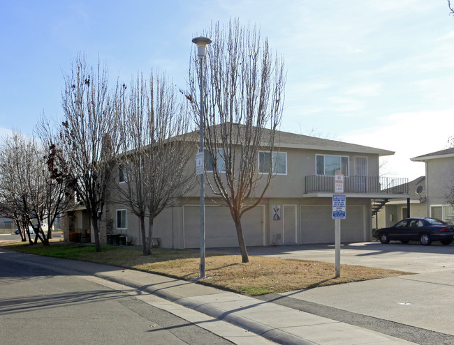 4140 Apostollo Cor in Sacramento, CA - Foto de edificio - Building Photo