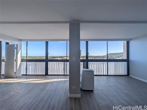 4300 Waialae Ave in Honolulu, HI - Building Photo - Building Photo