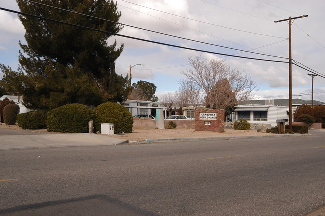 Grandview Mobile Manor in Hesperia, CA - Foto de edificio - Building Photo