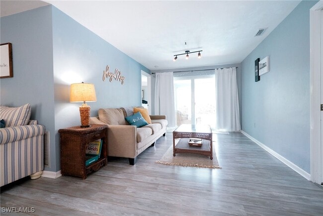 property at 1351 Oaklawn Ct