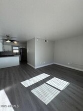2250 W Glendale Ave, Unit S in Phoenix, AZ - Building Photo - Building Photo