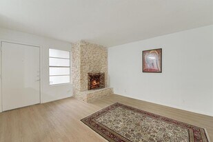 4301 Acropolis Ct in Austin, TX - Building Photo