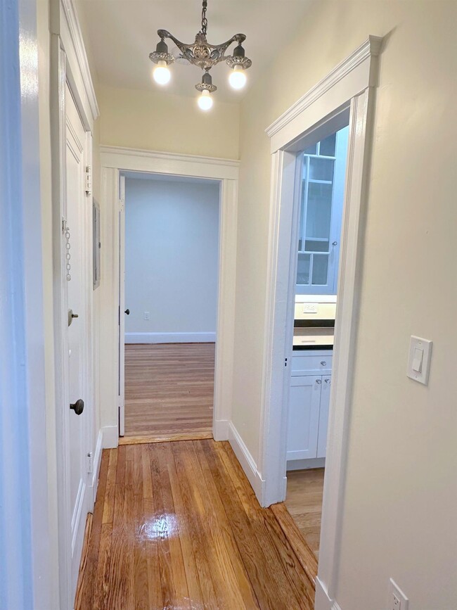 27 Ellery St, Unit 2 in Cambridge, MA - Building Photo - Building Photo