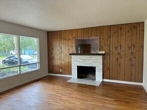 1433 Parnell Dr in Eugene, OR - Building Photo - Building Photo