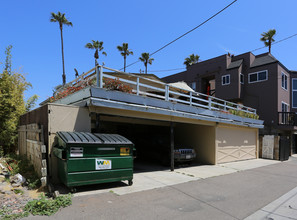 317 S Myers St in Oceanside, CA - Foto de edificio - Building Photo