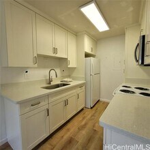 525 Mananai Pl in Honolulu, HI - Building Photo - Building Photo