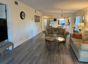 4507 Longmeadow, Unit 83 in Sarasota, FL - Building Photo - Building Photo