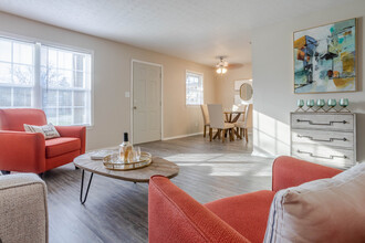 Courtyard Apartments in Clarksville, IN - Building Photo - Interior Photo