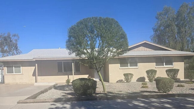 property at 620 E Broadway Ln