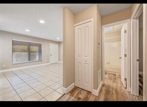 5485 Decatur St in Orlando, FL - Foto de edificio - Building Photo