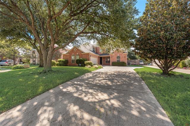 1126 Mossy Rock Dr in Keller, TX - Foto de edificio