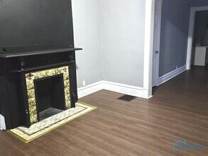 1833 Lawrence Ave, Unit 1835 in Toledo, OH - Building Photo - Building Photo