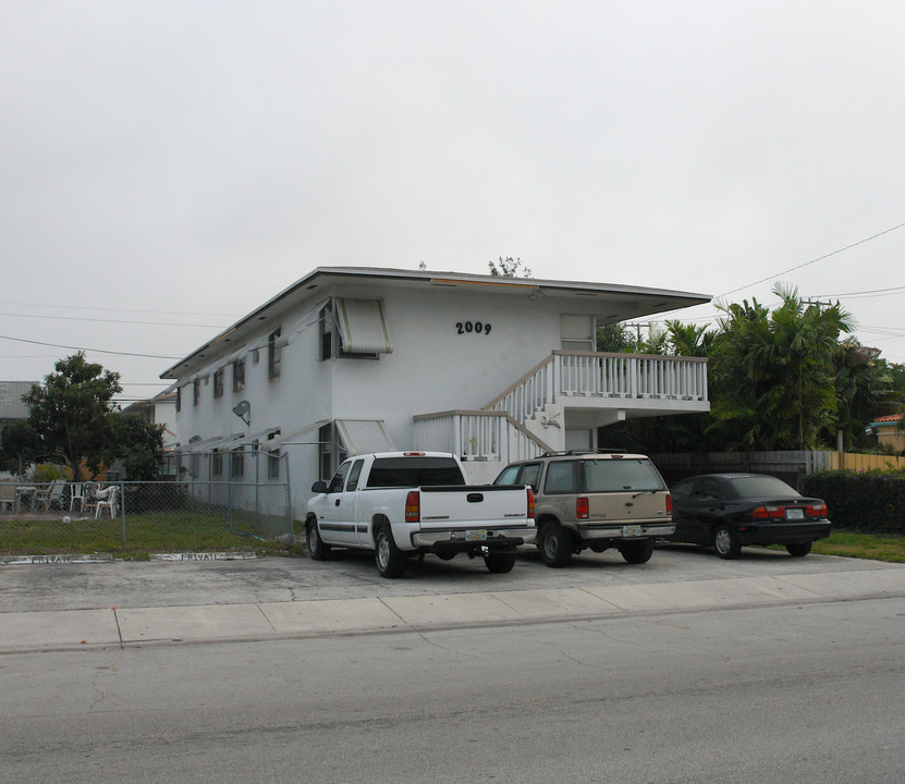 2009 Fillmore St in Hollywood, FL - Building Photo